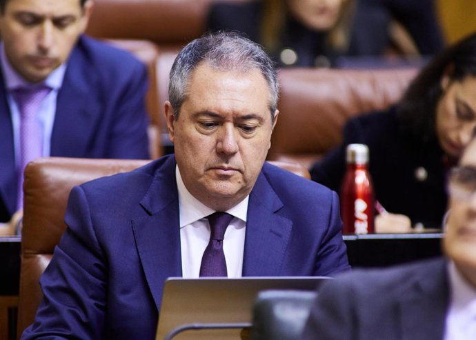 El secretario general del PSOE-A, Juan Espadas, en el Parlamento andaluz durante el debate sobre el estado de la comunidad.