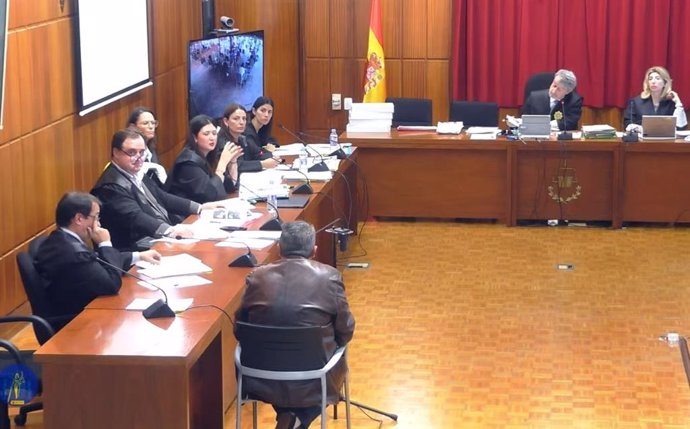 El acusado declara en la Audiencia Provincial