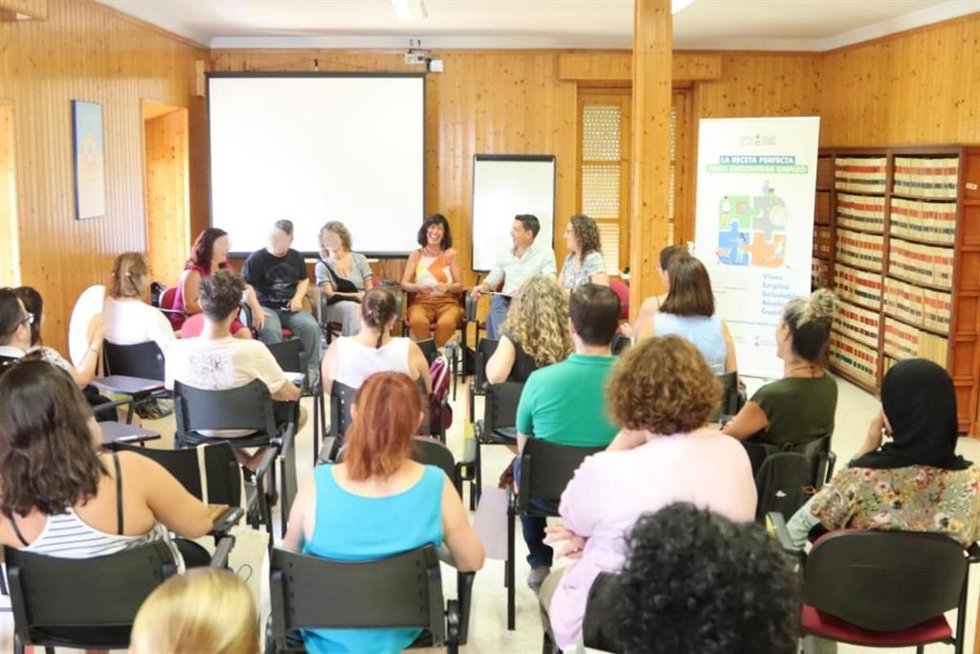 El delegado municipal de Empleo, José Manuel Palomo, en una de las acciones formativas para el empleo.