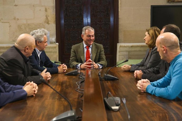 Sanz reunido con los agentes del sector audiovisual