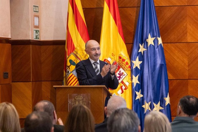 El delegado del Gobierno en Aragón, Fernando Beltrán, en la entrega de los reconocimientos 'Meninas', que premian a personas e instituciones por su labor contra la violencia de género.