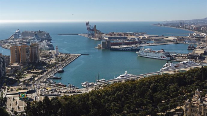 Archivo - Panorámica puerto de Málaga.