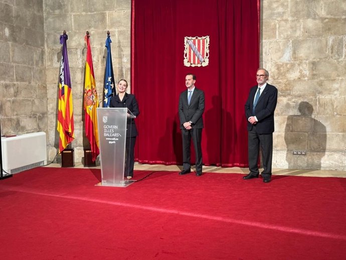 La presidenta del Govern, Marga Prohens, dirige unas palabras durante la presentación de la Memoria del Consell Consultiu de Baleares 2022.