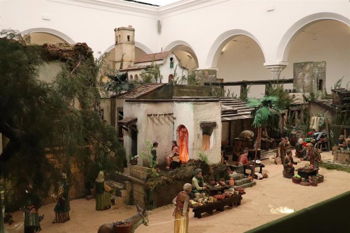 Belén inspirado en monumentos de Alcalá del Río y en hermanos de la Vera-Cruz de la localidad, en los Baños de la Reina Mora.