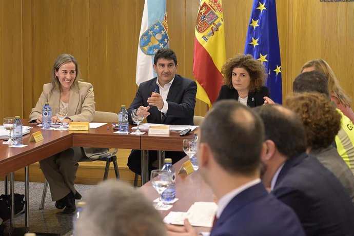 El delegado del Gobierno en Galicia, Pedro Blanco, y la conselleira de Infraestruturas, Ethel Vázquez, participan en la Comisión Autonómica de Tráfico