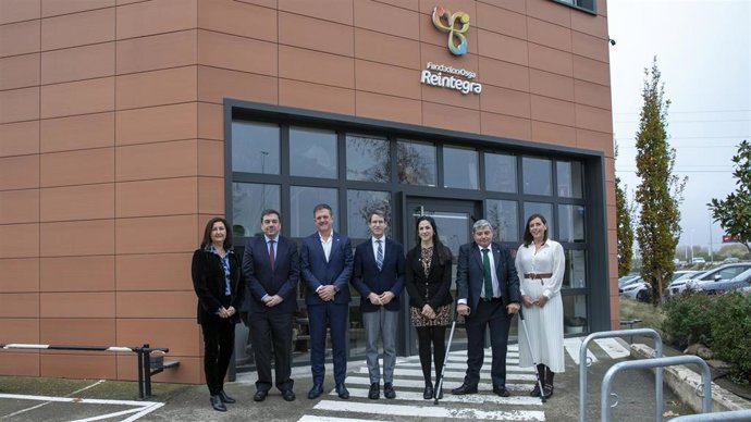 El presidente del Gobierno de La Rioja, Gonzalo Capellán, ha visitado hoy, día 29, las instalaciones del Grupo Osga