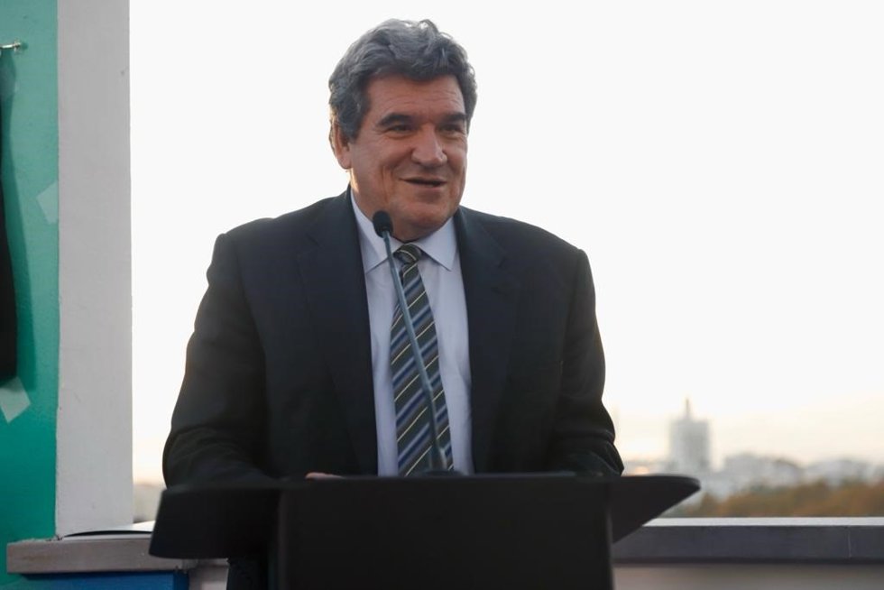 El ministro de Transformación Digital, José Luis Escrivá, interviene durante la clausura de la inauguración del Centro de Ingeniería de Seguridad de Google en Málaga.
