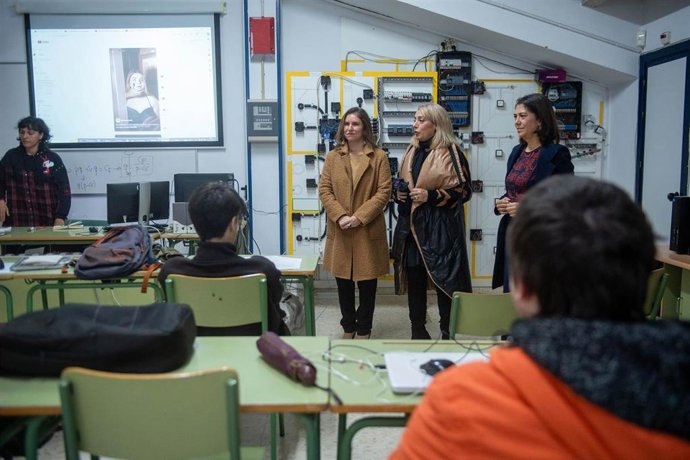 Estudiantes de Secundaria reflexionan sobre violencia de género en un taller de la Diputación y la APC