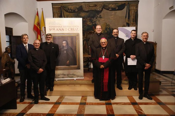 Demetrio Fernández (centro), en el acto con el que se ha eanudado la causa de beatificación y canonización de Sor Ana de la Cruz.