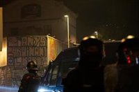 Los Mossos blindan la plaza Bonanova de Barcelona antes de desalojar la Runa y el Kubo