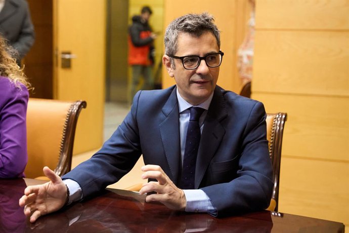 Archivo - El ministro de la Presidencia, Relaciones con las Cortes y Memoria Democrática, Félix Bolaños, se reúne con el presidente de Cantabria, en la Sede del Gobierno de Cantabria, a 30 de enero de 2023, en Santander, Cantabria (España). Félix Bolaño