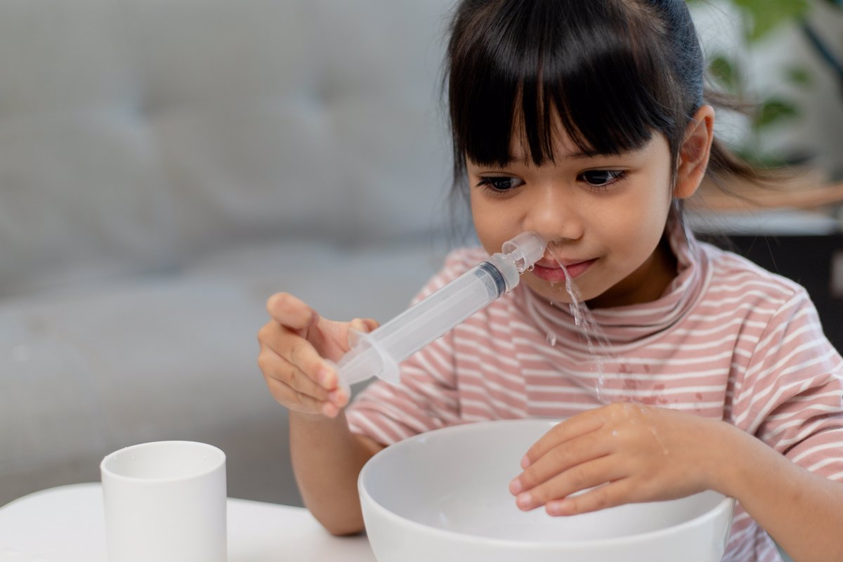 No te olvides de los lavados nasales en los niños más pequeños: ¿agua de  mar o suero fisiológico?