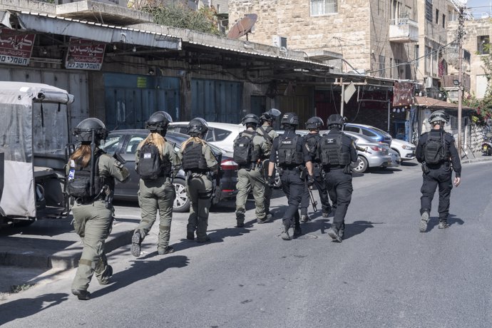 November 10, 2023, Jerusalem, Israel: A group of Israeli forces entering one of the neighborhoods of Jerusalem that is mostly inhabited by citizens of Islamic origin where the police make raids. The Israeli police carried out security checks to restrict