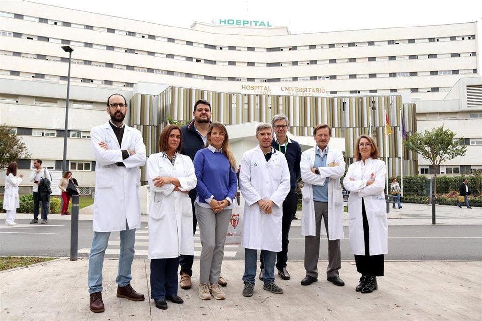 Equipo de profesionales del Virgen Macarena de Sevilla.