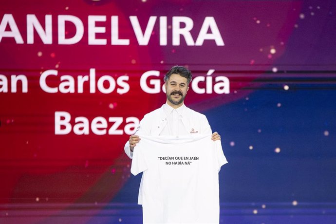 Juan Carlos García, del restaurante Vandelvira, recogió su primera estrella Michelin con una camiseta que reivindicaba la oferta de la provincia de Jaén.