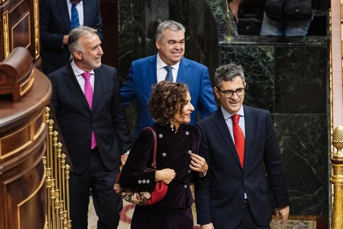 (I-D) El ministro de Política Territorial y Memoria Democrática, Ángel Víctor Torres; el secretario de Organización del Partido Socialista, Santos Cerdán; la vicepresidenta cuarta y 'número dos' del PSOE, María Jesús Montero, y el ministro de la Preside