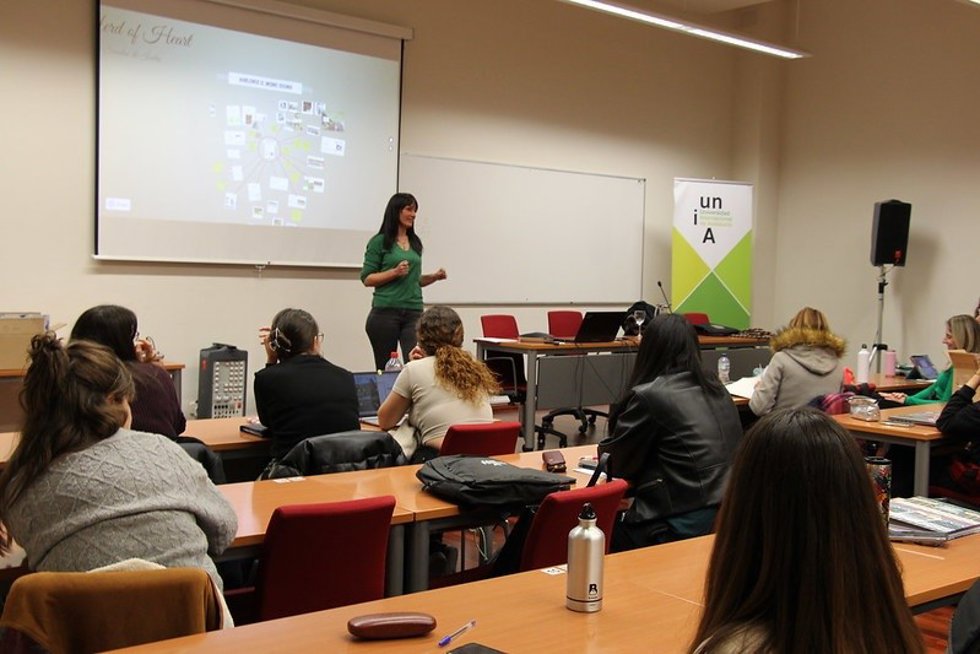 Conferencia sobre entrenamiento del caballo de terapia.
