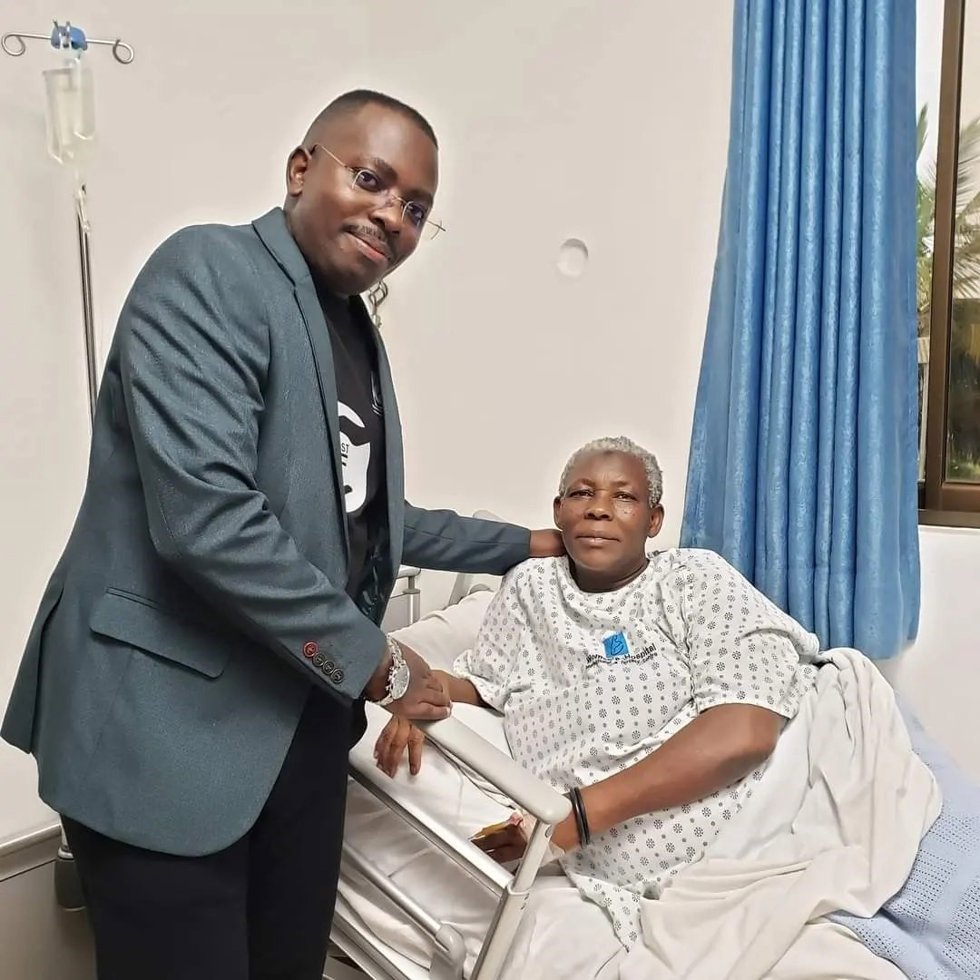Una mujer ugandesa de 70 años da a luz a gemelos enun hospital de Kampala, Uganda