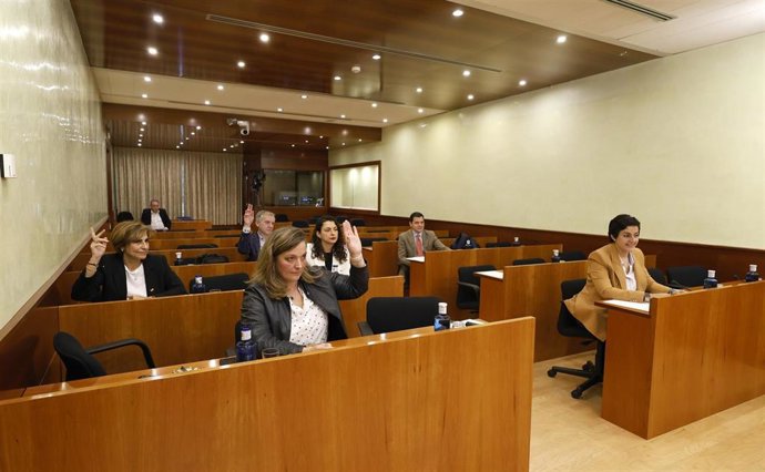 Votación sobre la propuesta de resolución al Informe de la Ley de Violencia de Género de C-LM de 2022 en la Comisión de Igualdad.