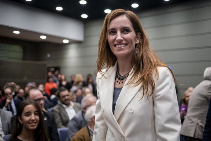 La nueva ministra de Sanidad, Mónica García, a su llegada a la toma de posesión del cargo de Yolanda Díaz, en la sede ministerial, a 21 de noviembre de 2023, en Madrid (España).  En el segundo Gobierno de coalición del PSOE, Yolanda Díaz ha sido nombrad