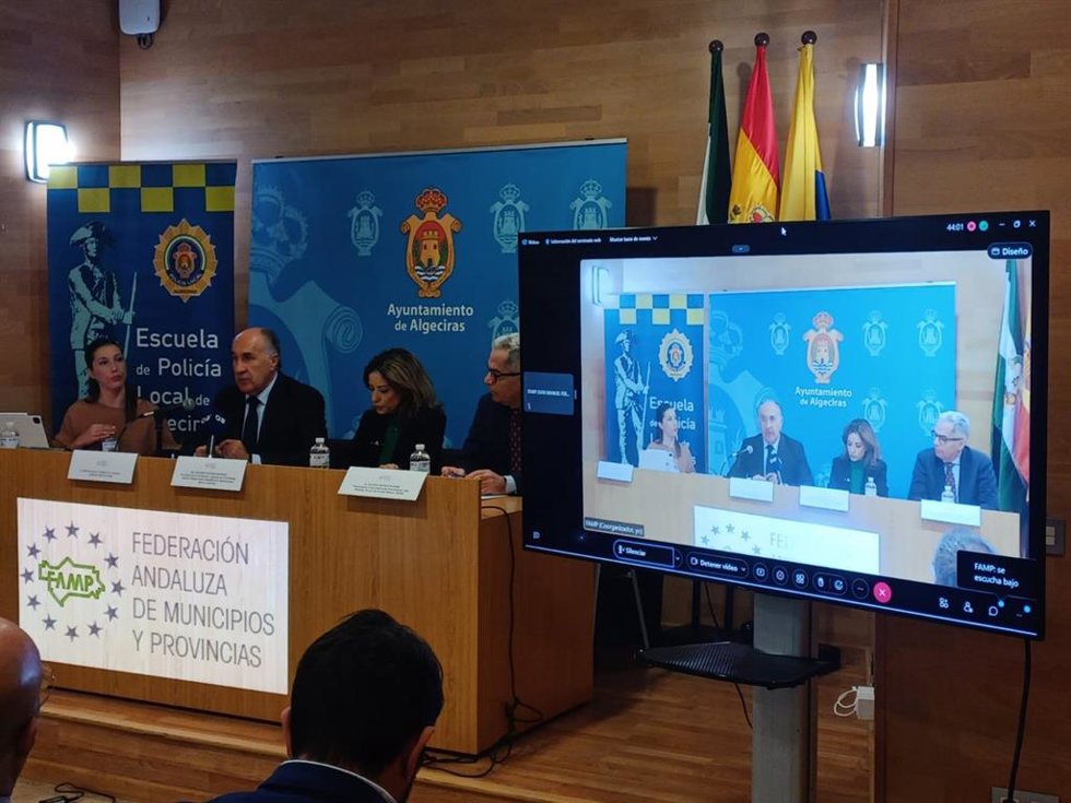 La Federación Andaluza de Municipios y Provincias (FAMP) celebra una jornada de seguridad y convivencia en Algeciras (Cádiz).