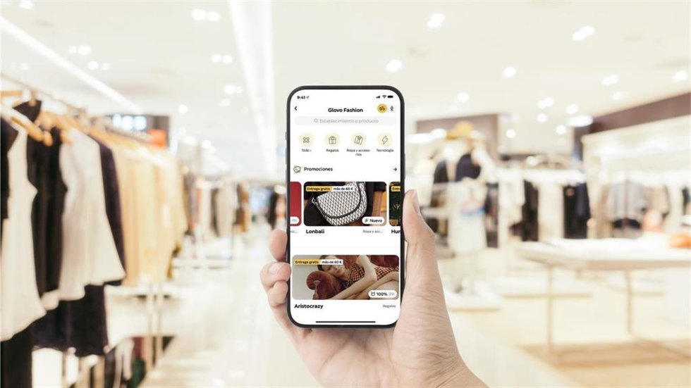 Archivo - Glovo lanza 'Glovo Fashion'