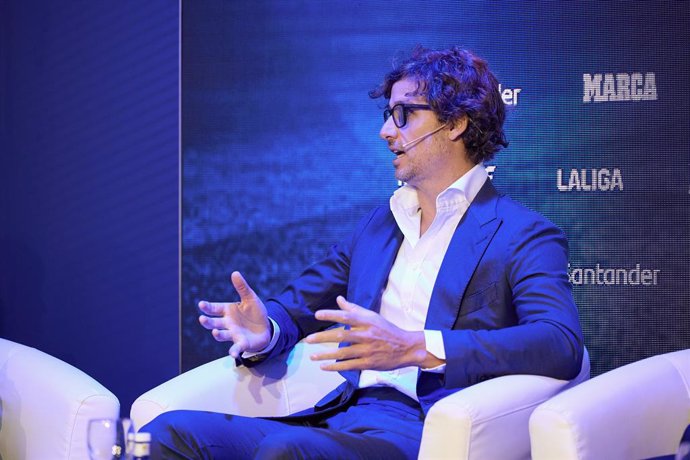 El extenista Feliciano López, durante el Business Sport Forum, en el Wizink Center de Madrid, a 30 de noviembre de 2023, en Madrid (España). El foro, patrocinado por Banco Santander, Endesa e Iberia, nace como la gran cita anual de la industria deportiv