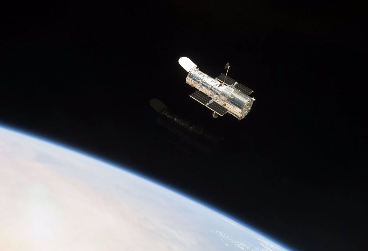 Gyroscope problem puts Hubble telescope on hold