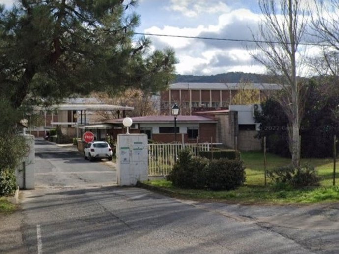 Entrada principal al recinto del Centro Sociosanitario de Plasencia.
