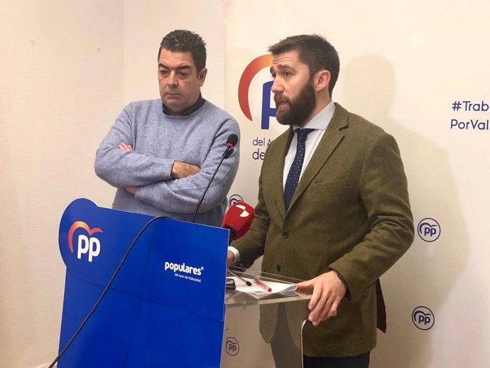 Los concejales del PP en el Ayuntamiento de Valladolid Francisco Blanco (dcha) y Alberto Gutiérrez Alberca (izda).