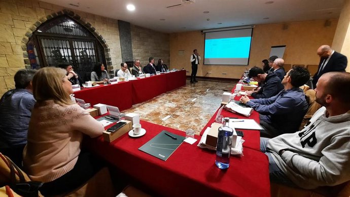 Renfe continúa sus encuentros con usuarios de los servicios Avant de Castilla-La Mancha para mejorar su experiencia de viaje