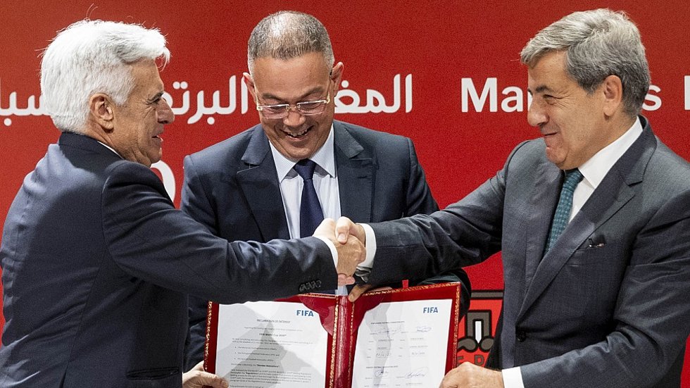 Pedro Rocha, Fouzi Lekjaa y Fernando Gomes tras la firma del acuerdo del documento para el Mundial de 2030