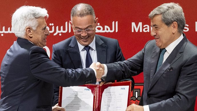 Pedro Rocha, Fouzi Lekjaa y Fernando Gomes tras la firma del acuerdo del documento para el Mundial de 2030