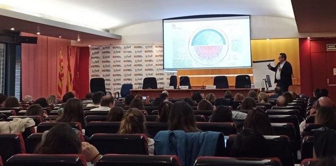 Una jornada de formación en el Hospital Clínico de Zaragoza actualiza las novedades en el abordaje de las patologías cardiacas.