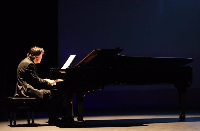 Premio a la Trayectoria Artística 2023 al pianista Diego Fernández Magdaleno