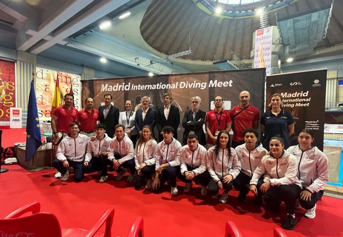 Equipo español de saltos para el International Diving Meet 2023.