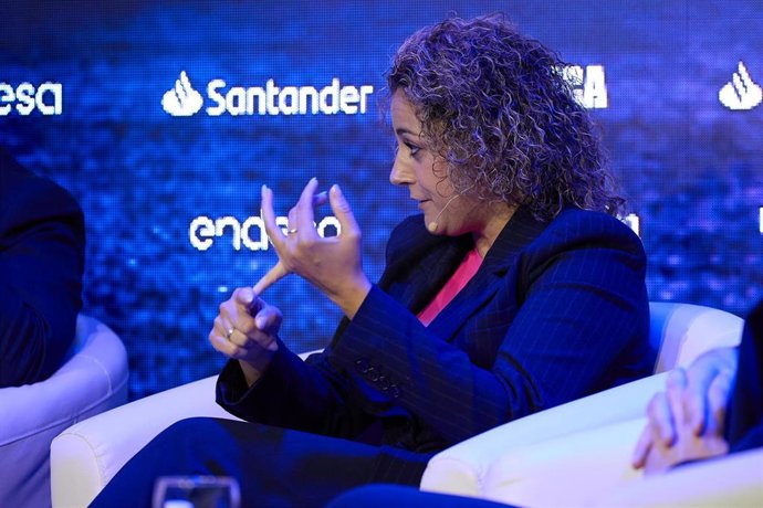 La presidenta de la liga de Fútbol femenino, Beatriz Álvarez, durante el Business Sport Forum, en el Wizink Center de Madrid, a 30 de noviembre de 2023, en Madrid (España)