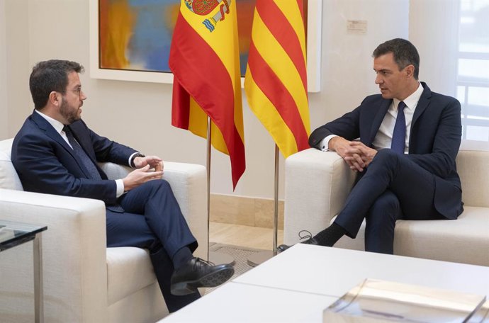 Archivo - El president de la Generalitat, Pere Aragons, i el president del Govern central, Pedro Sánchez