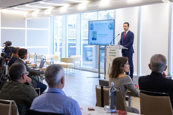 El conselleiro do Mar, Alfonso Villares, inaugura el 'I Congreso Internacional de Consumo e Alimentación'.