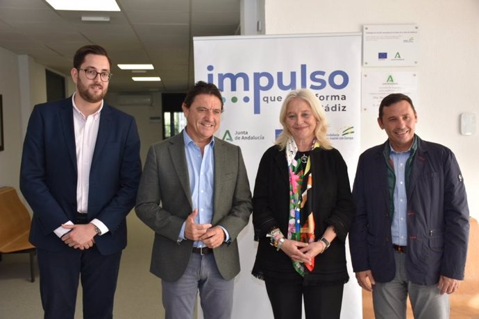 Mercedes Colombo y Daniel Sánchez en el Centro de Formación Punta Europa en Algeciras.