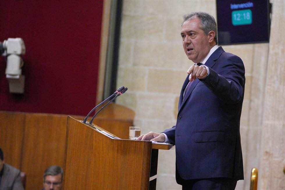 El presidente del grupo parlamentario socialista, y secretario general del PSOE-A, Juan Espadas durante el debate de la Comunidad en el Pleno del Parlamento andaluz.