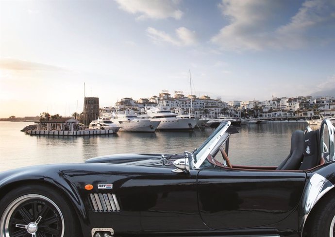 Archivo - Coche de lujo en Puerto Banús (Marbella).