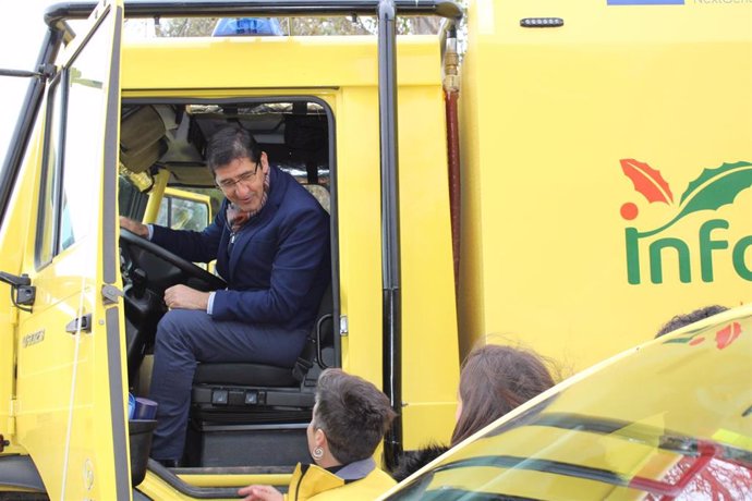 El vicepresidente segundo del Gobierno de Castilla-La Mancha, José Manuel Caballero, presenta nuevos vehículos del Infocam.