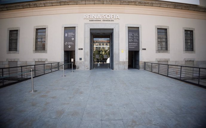 Archivo - Entrada, en la fachada Sabatini, del Museo Reina Sofía, a 8 de septiembre, en Madrid (España). 
