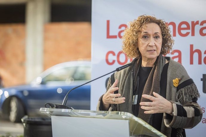 La consellera de Territorio de la GEneralitat, Ester Capella, durante el anuncio de la compra de viviendas este jueves en Vilanova i la Geltrú (Barcelona)