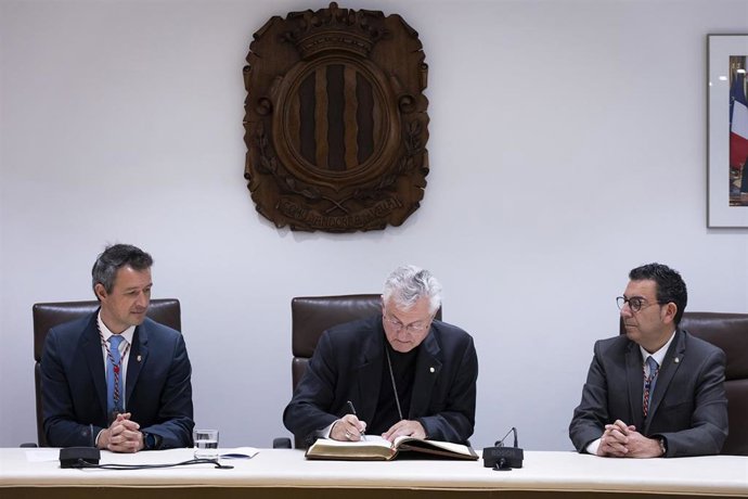 Vives con los cónsules de Andorra la Vella.