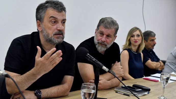 El ciclo "Democratizar es la tarea" se llevó a cabo en el Edificio Karakachoff de la ciudad de La Plata.
