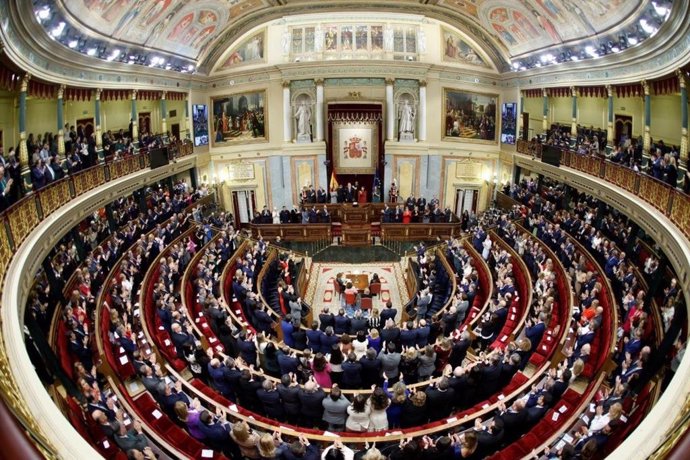 Hemiciclo del Congreso en la Apertura Solemne de la XV Legislatura, con el Rey, diputados y senadores