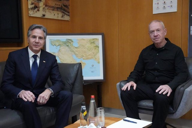 El secretario de Estado de Estados Unidos, Antony Blinken, y el ministro de Defensa israelí, Yoav Gallant en Tel Aviv