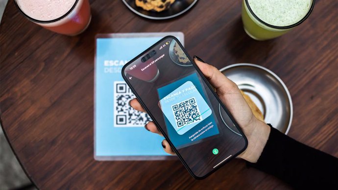Archivo - Argentina.- Desde mañana, regiría la interoperabilidad de los pagos con QR para tarjetas de crédito